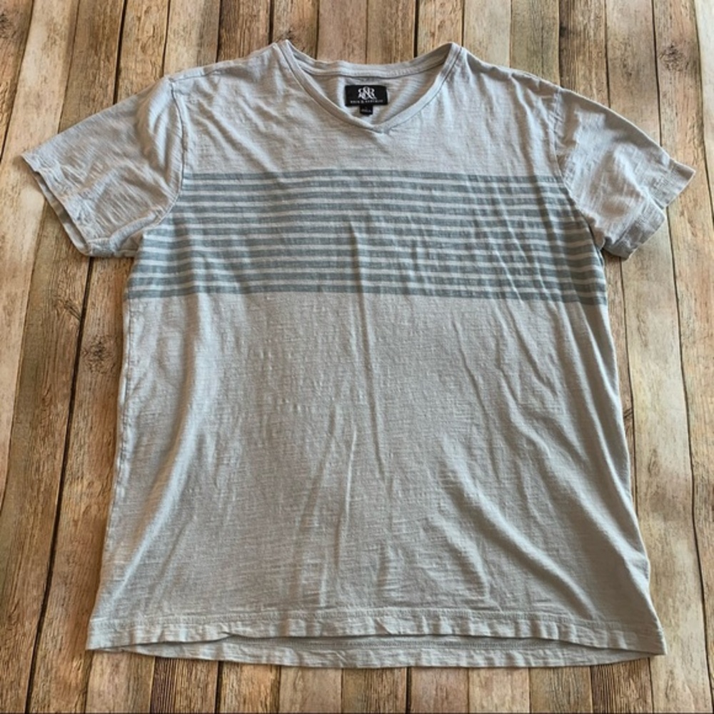 Rock & Republic men’s short sleeve striped V-Neck tee shirt | size Large